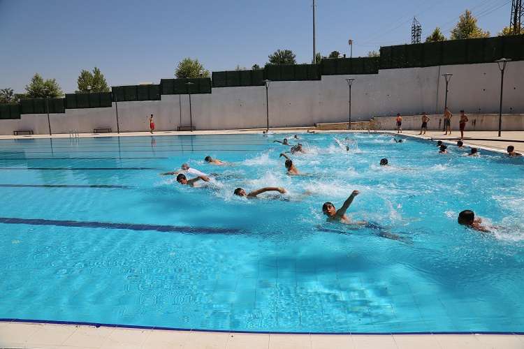 Çınar Belediyesi’nin Olimpik Yüzme Havuzu Açıldı 